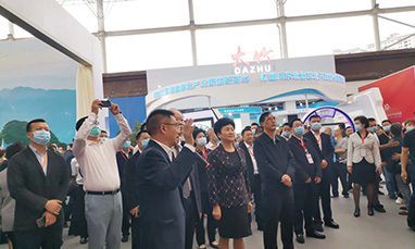 巨弘钢构“携”轻钢别墅亮相第十届秦巴交易会